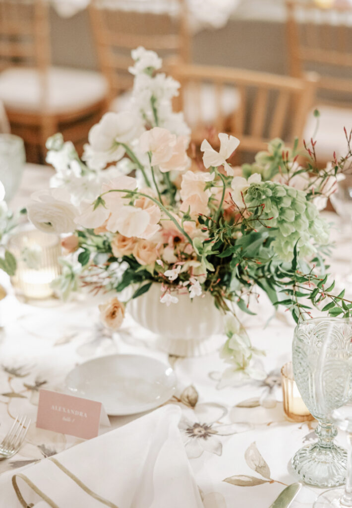 Florals that feel loose, seasonal, and a little unexpected—in the best way—bringing movement and texture to the entire table